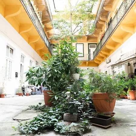 The Urban Chill Spot Harsfa Street Apartment Budapest Exterior photo